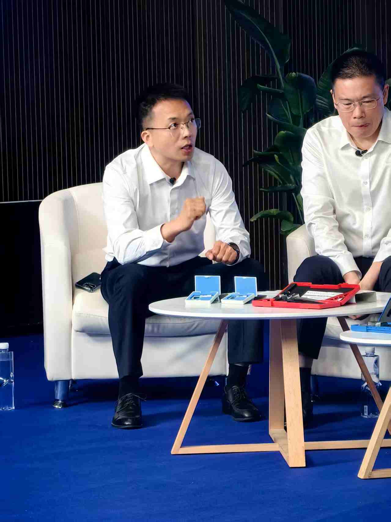 6c52dedf-4f3b-4efa-ac25-df66b2cf1e83 6c52dedf-4f3b-4efa-ac25-df66b2cf1e83